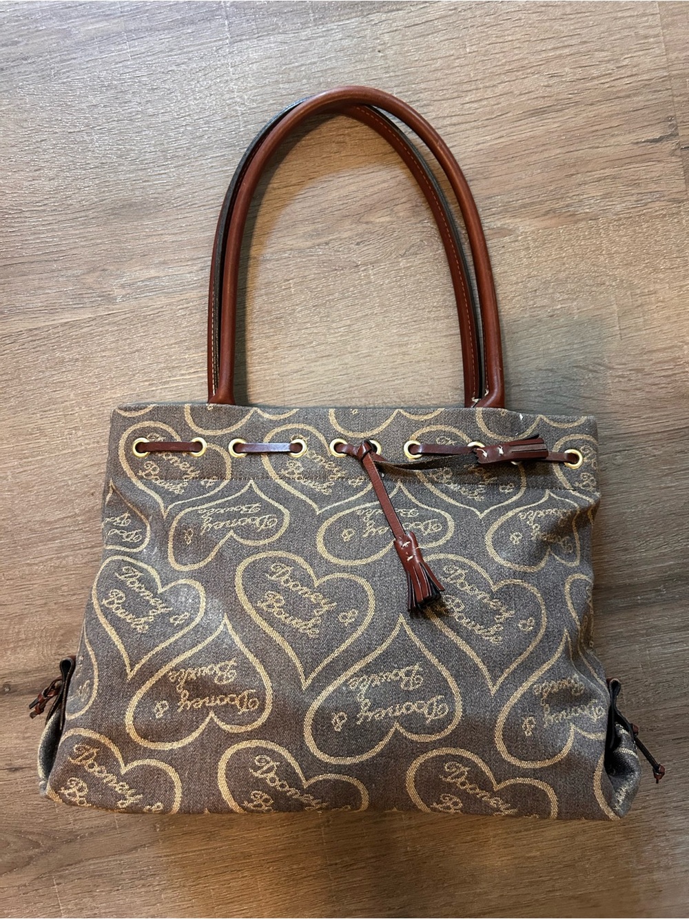 Dooney & Bourke Tote Bag Womens Brown Tan Heart Logo Drawstring Shoulder